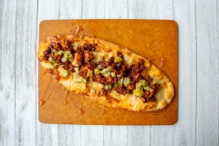 BadAxeThrowingAndFoggStreetLawnClub_HotChickenFlatbread